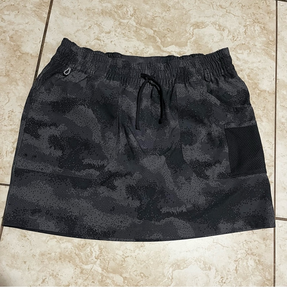Columbia Black Camouflage Mini Skirt Small